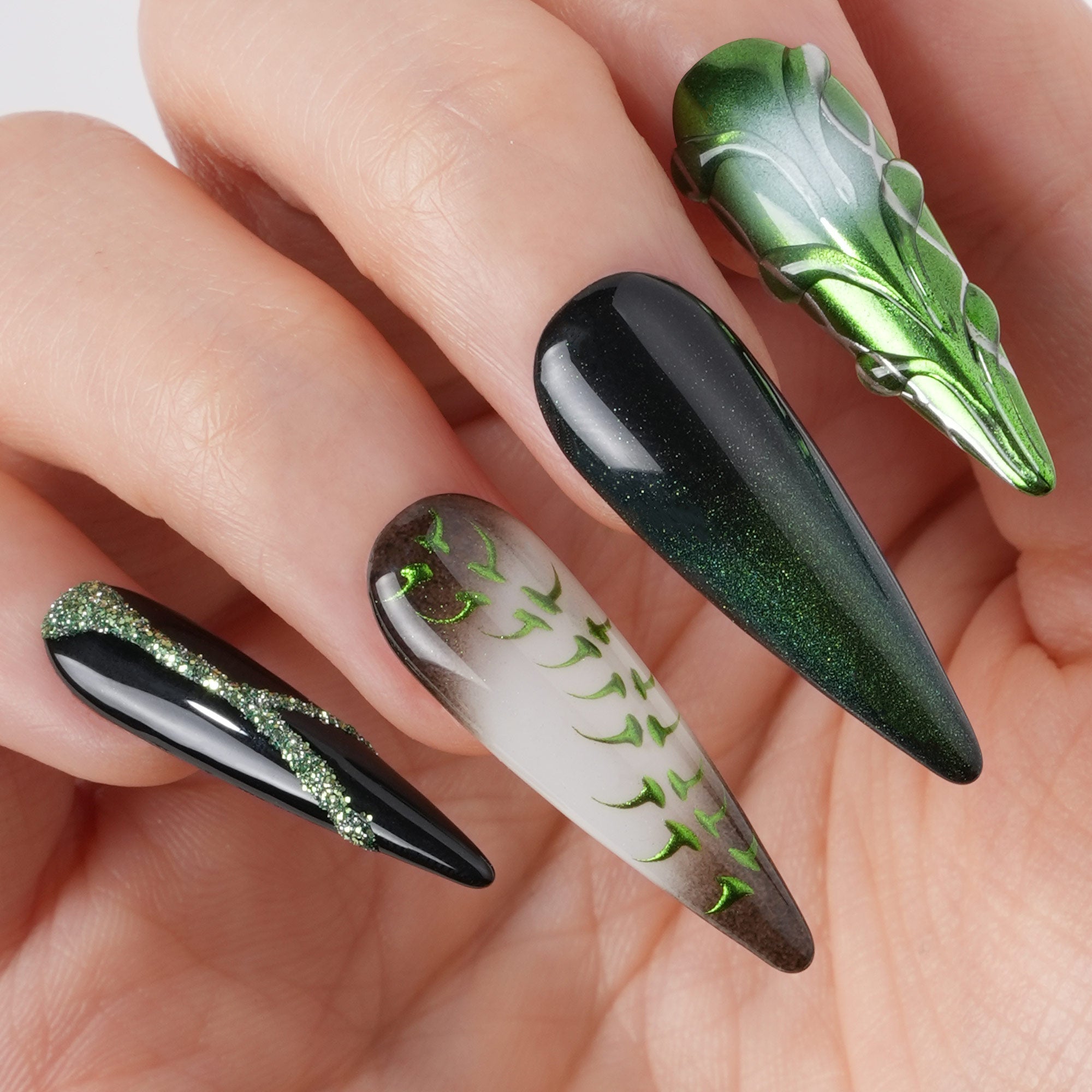 Noir Diva - Emerald Fang