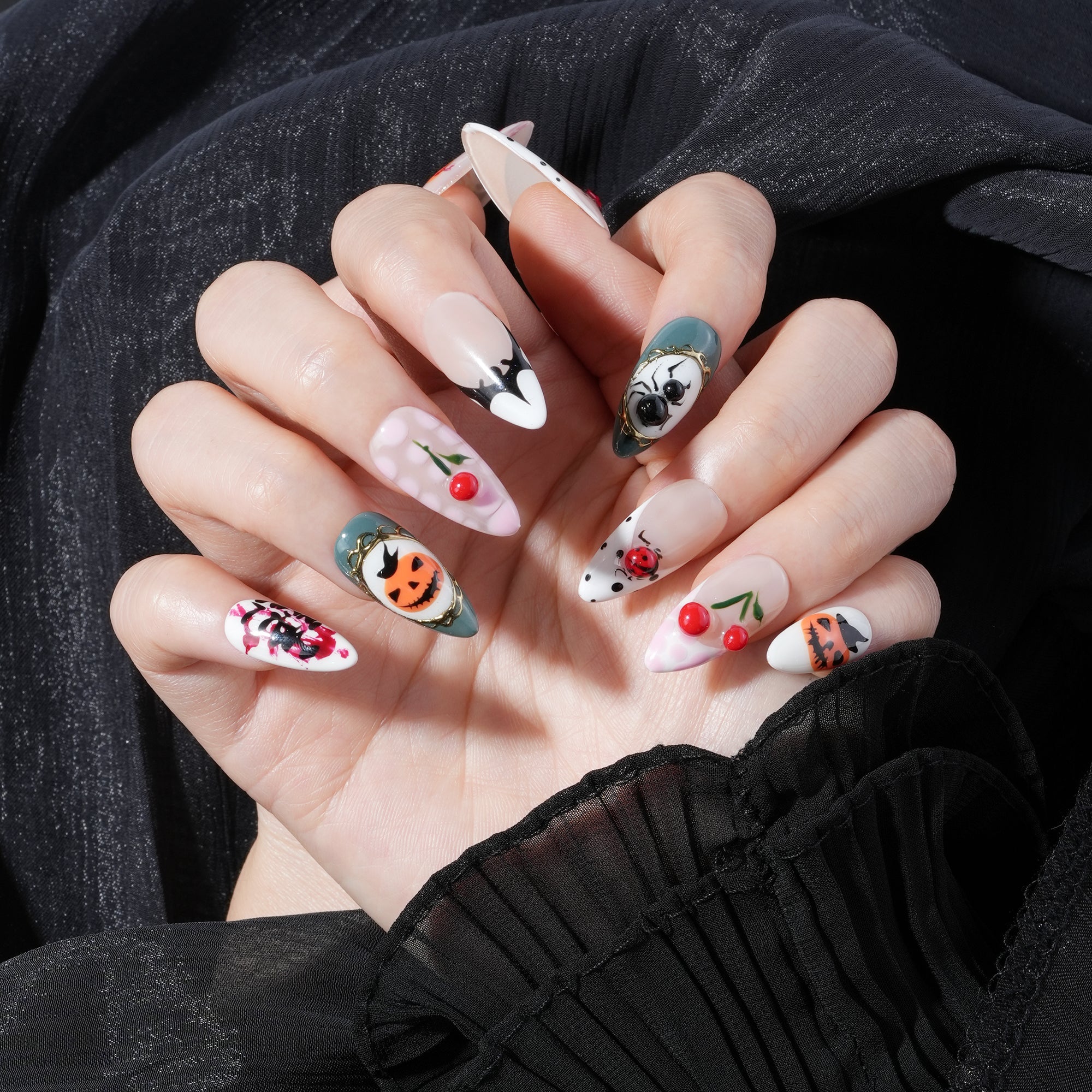 Noir Diva - Halloween Pumpkin